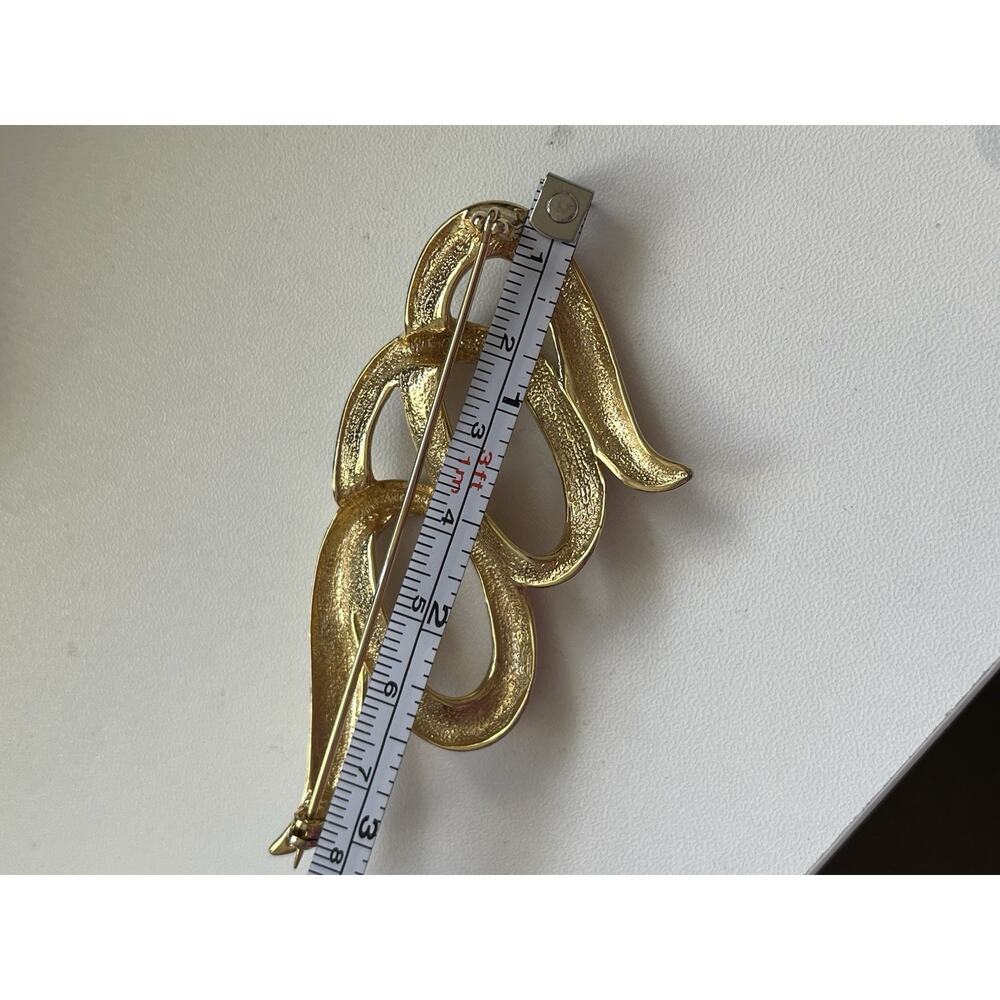 Vintage Gold Ribbon Brooch Gold Tone Abstract Circle Swirl - Picture 4 of 4
